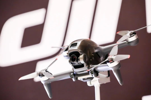 大疆创新发布沉浸式飞行无人机，飞行员的福利一大波